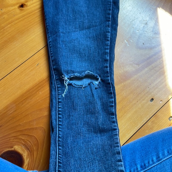 Levi’s 711 Jeans - Picture 3 of 4